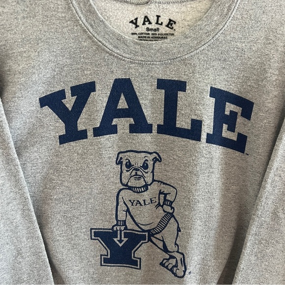 Yale Small Gray Crewneck Sweater Unisex Small - Picture 2 of 3